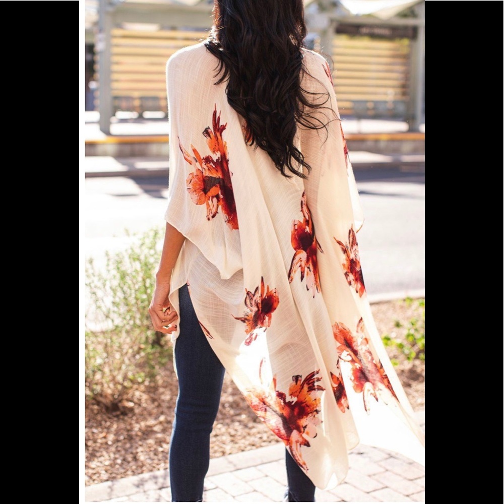***A & O Off-White Floral Kimono - O/S Fits All